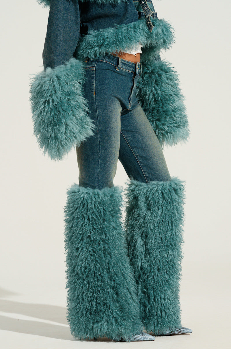 SIT PRETTY FUR TRIM JEANS IN BLUE DENIM