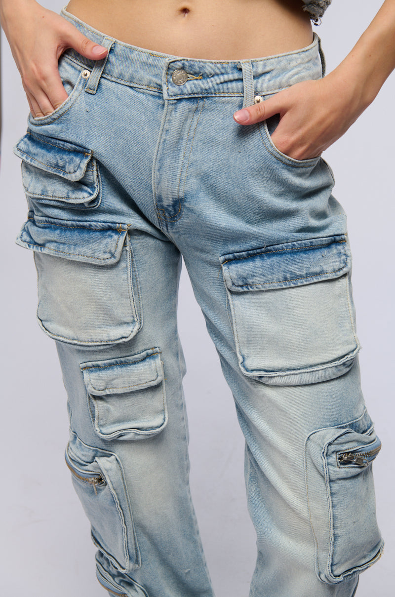 ALL OVER POCKET DETAIL RELAXED FIT JEANS