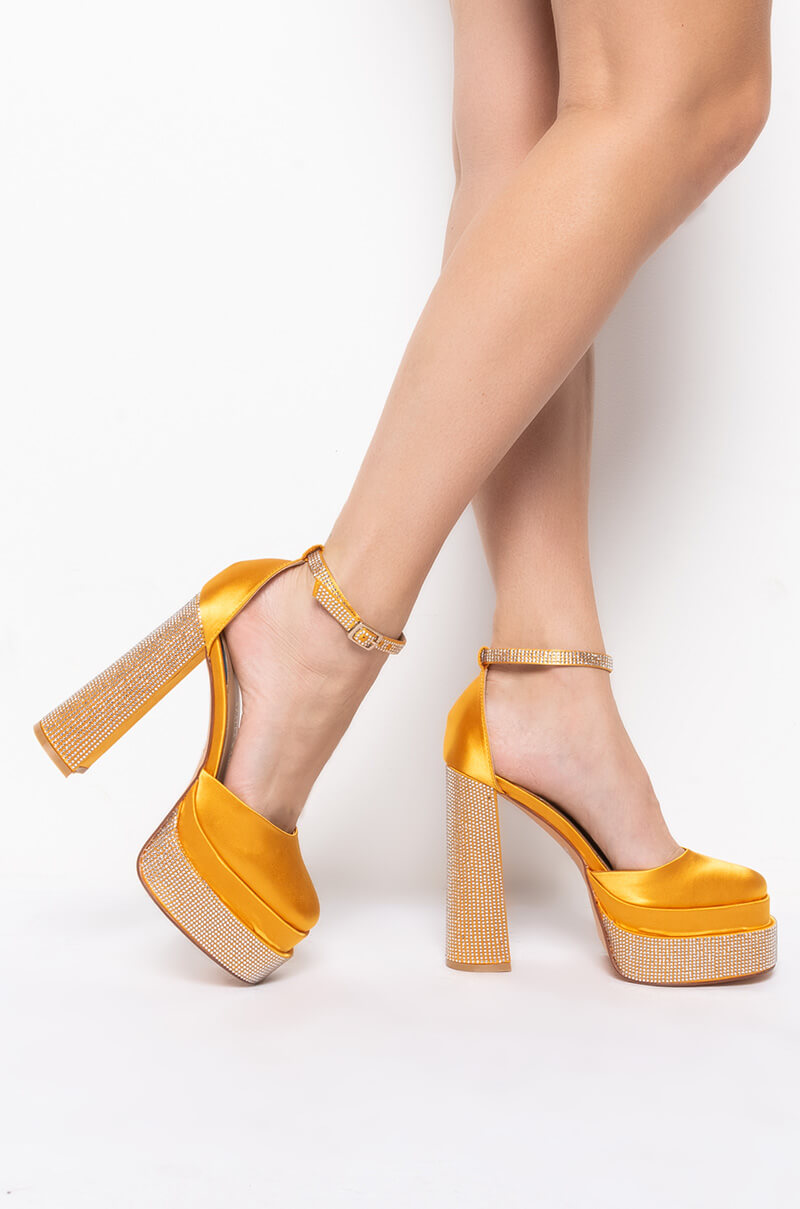 AZALEA WANG SUGAR AND SPICE CHUNKY PUMP IN YELLOW