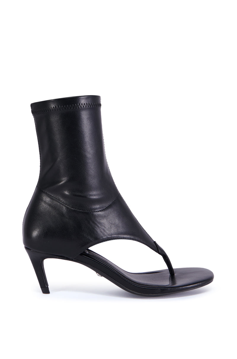 AZALEA WANG KRAVITZ KITTEN HEEL SANDAL IN BLACK