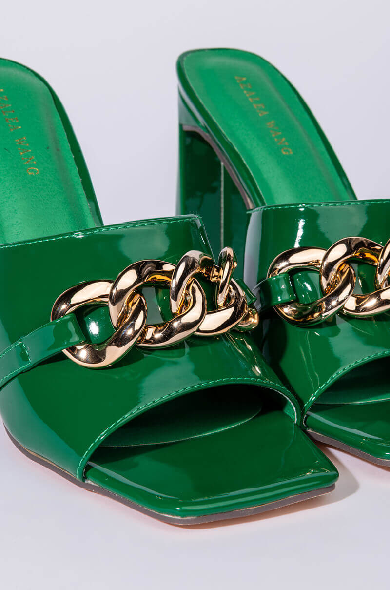 AZALEA WANG TAKE A CHANCE CHUNKY SANDAL IN GREEN