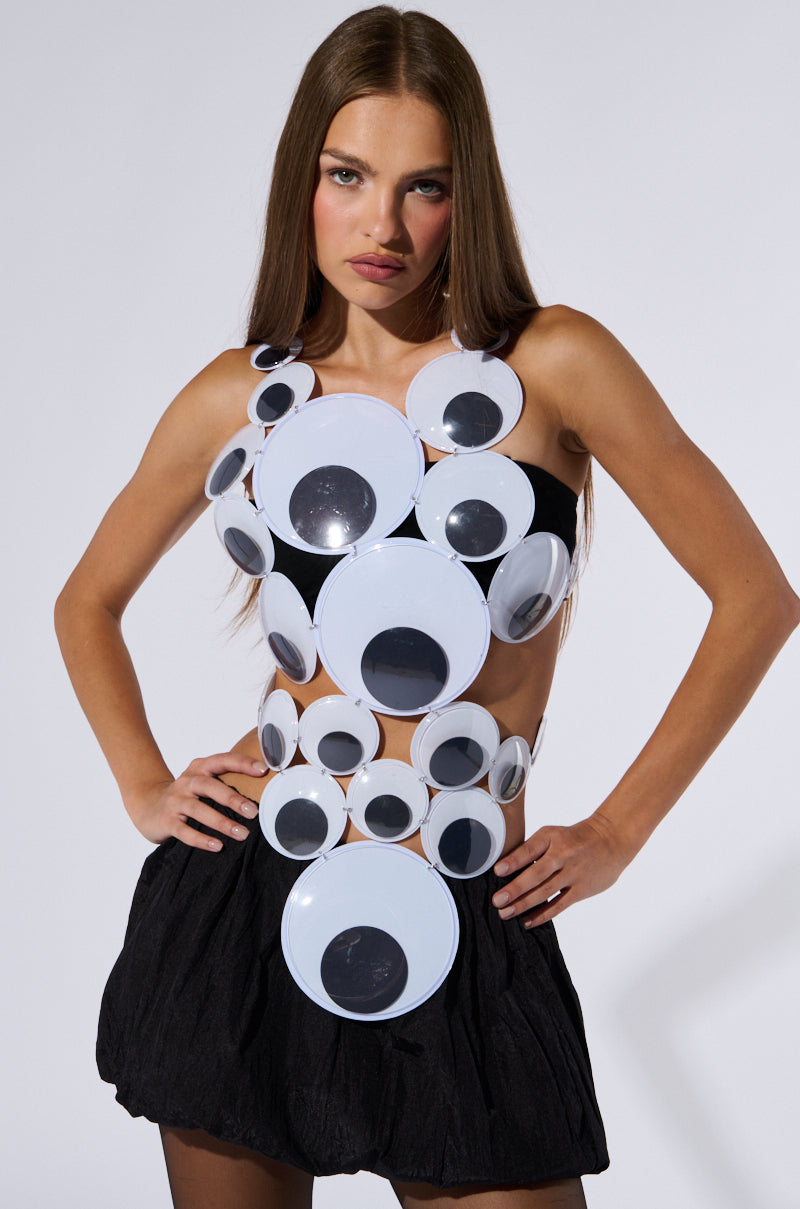 GOOGLY EYED SLEEVELESS FASHION TOP