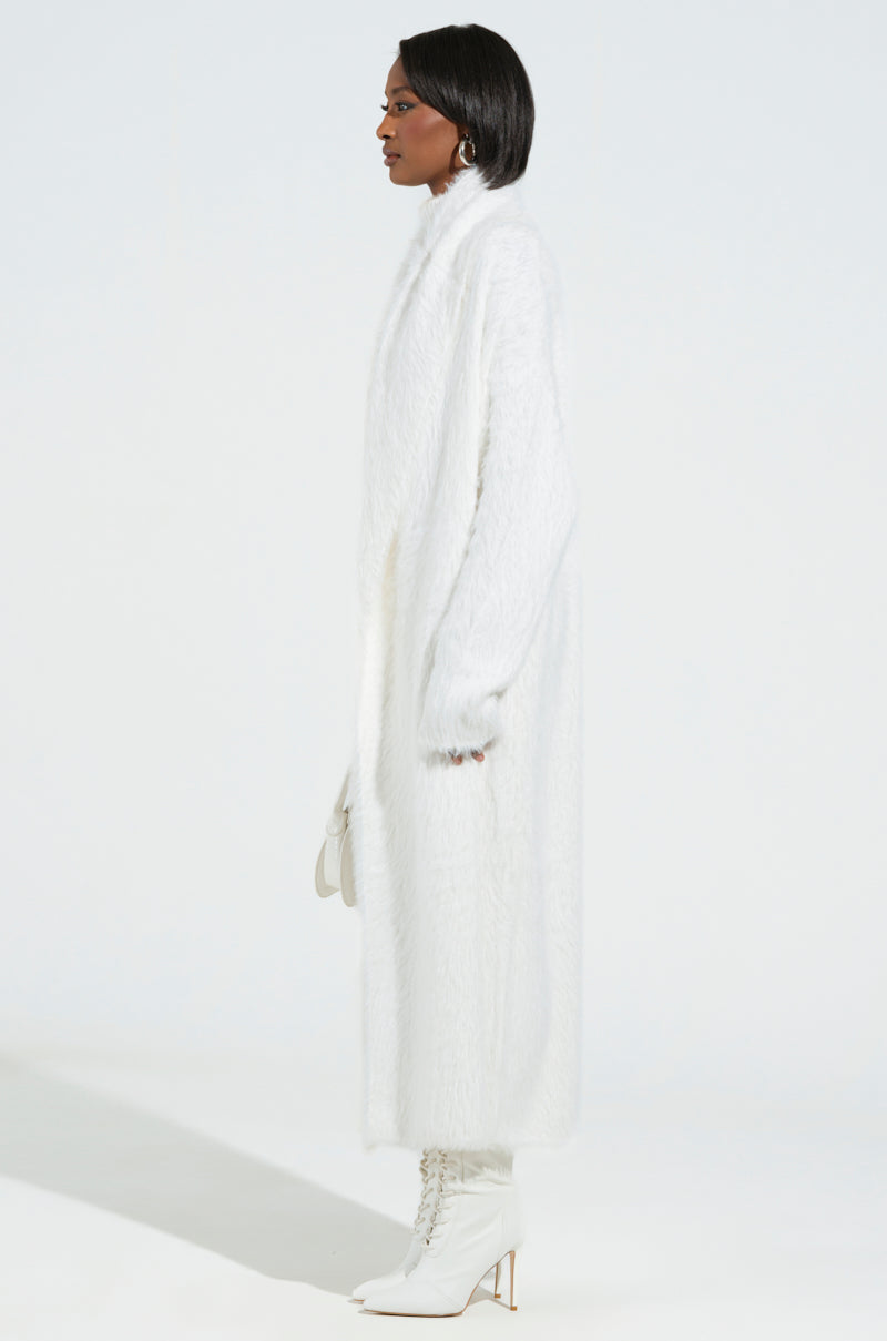 KYLIE FUZZY CARDIGAN IN WHITE