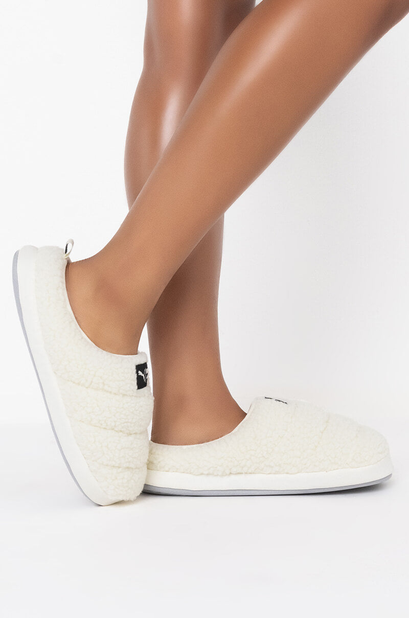 PUMA SCUFF SHERPA SLIPPER IN WHITE