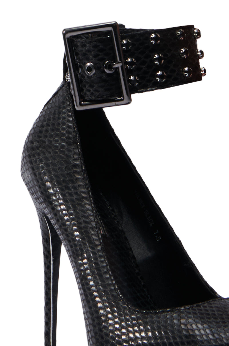 AZALEA WANG VOLNEY BLACK SNAKE STILETTO PUMP