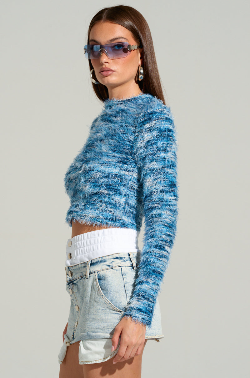 BIG FUZZY ENERGY CROPPED SWEATER IN BLUE