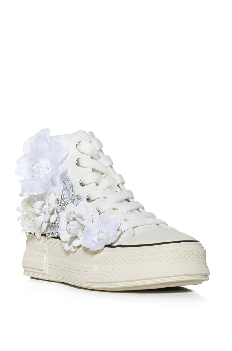 AZALEA WANG PENNY LANE FLOWER EMBELLISHED SNEAKER IN WHITE