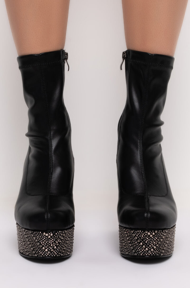 AZALEA WANG DIAMOND BOTTOM CHUNKY BOOTIE IN BLACK