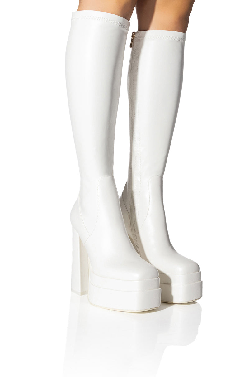 AZALEA WANG MAXINE STRETCH CHUNKY BOOT IN WHITE