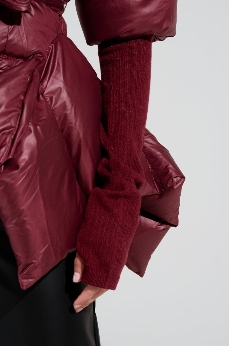 RIB SLEEVE PEPLUM PUFFER IN BURGUNDY