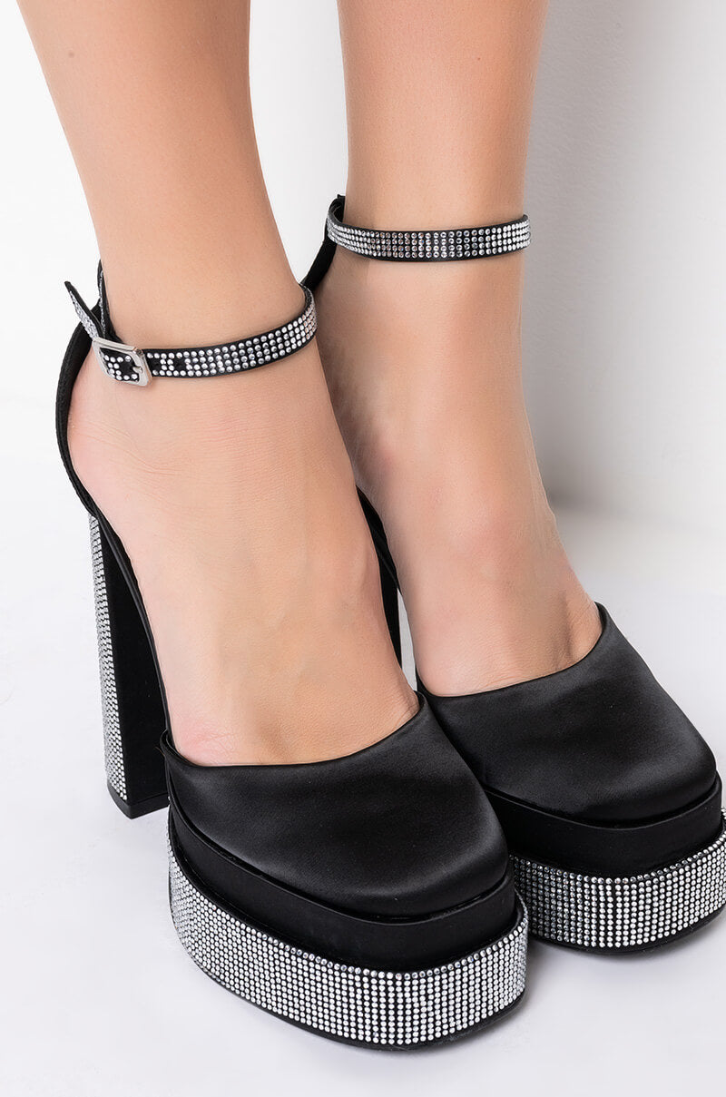 AZALEA WANG SUGAR AND SPICE CHUNKY PUMP IN BLACK