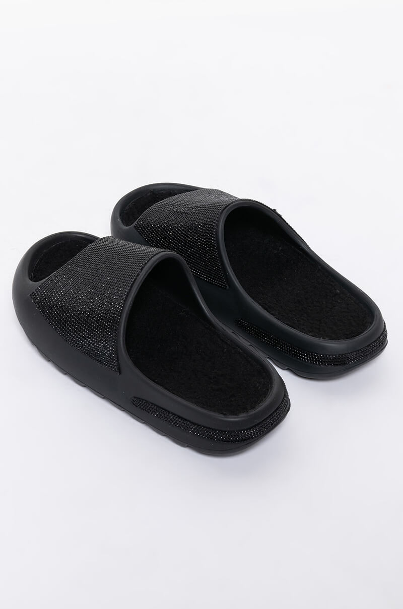 LET IT GO FLAT SANDAL IN BLACK