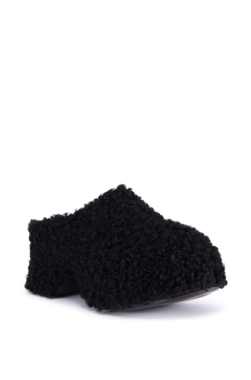 AZALEA WANG MORTICIA BLACK SHERPA CLOG