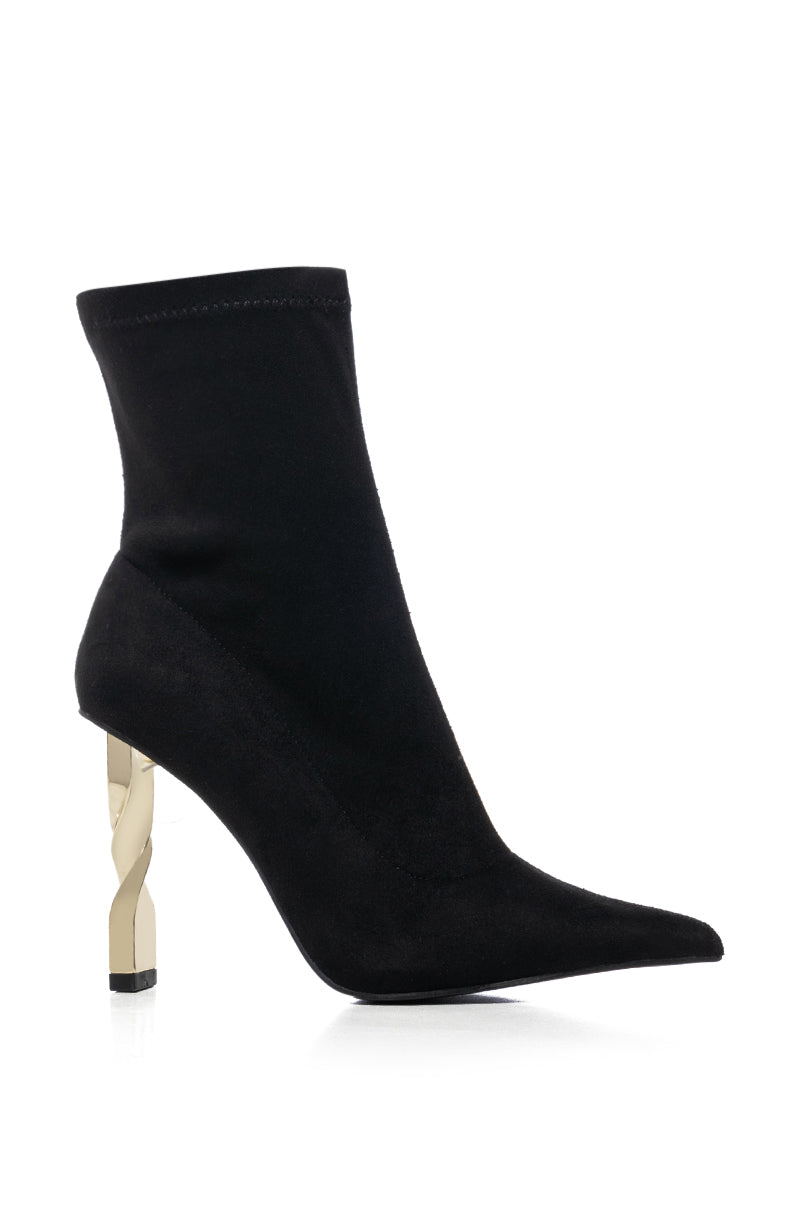 AZALEA WANG BEARNAISE TWISTED HEEL BOOTIE IN BLACK