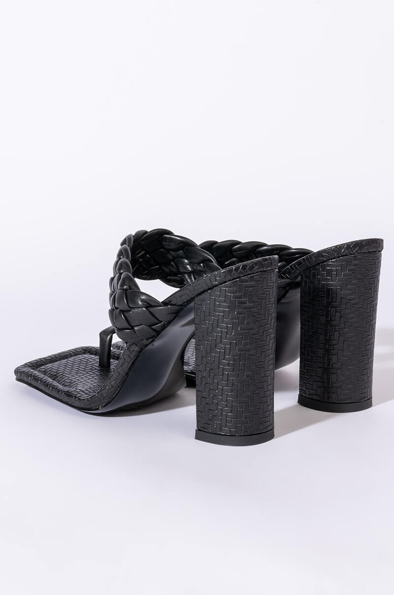 AZALEA WANG SOMETHING ABOUT YOU CHUNKY SANDAL IN BLACK