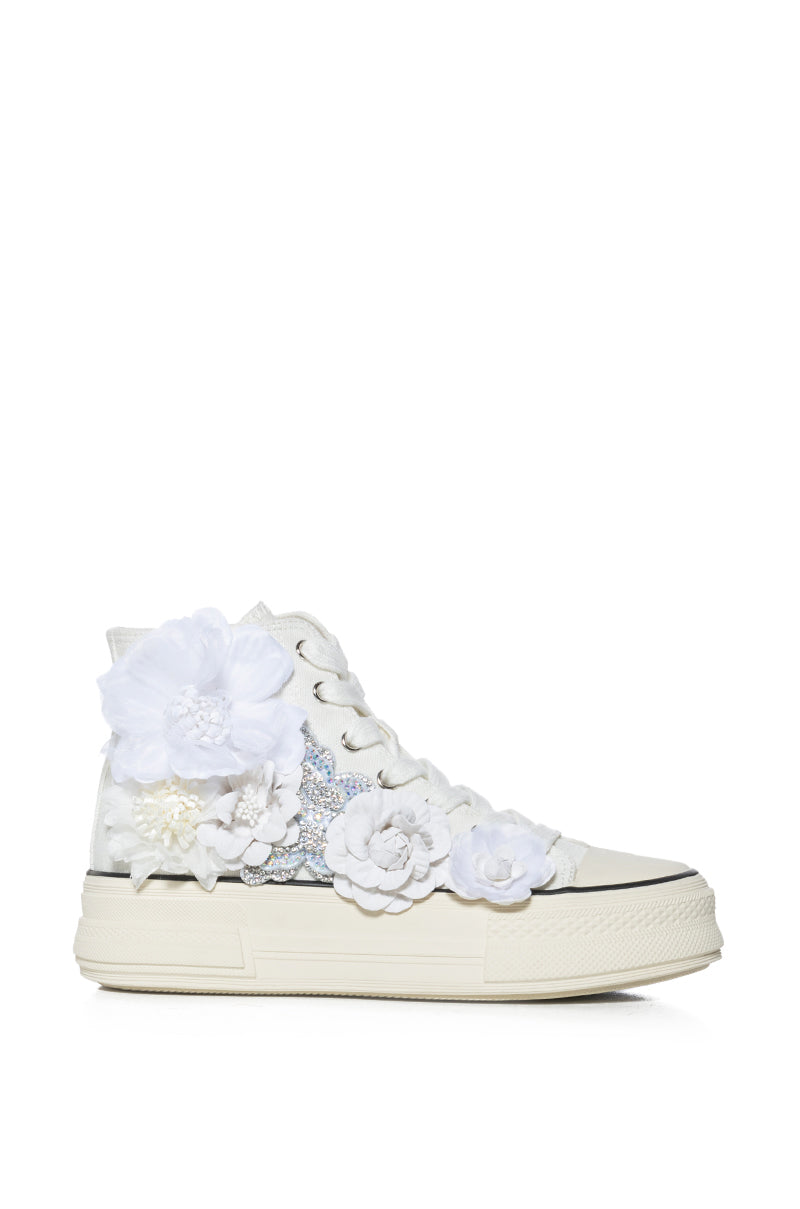 AZALEA WANG PENNY LANE FLOWER EMBELLISHED SNEAKER IN WHITE