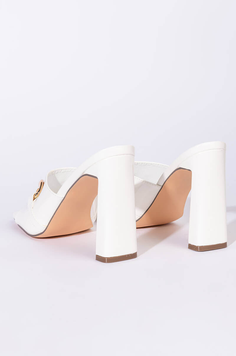 AZALEA WANG TAKE A CHANCE CHUNKY SANDAL IN WHITE