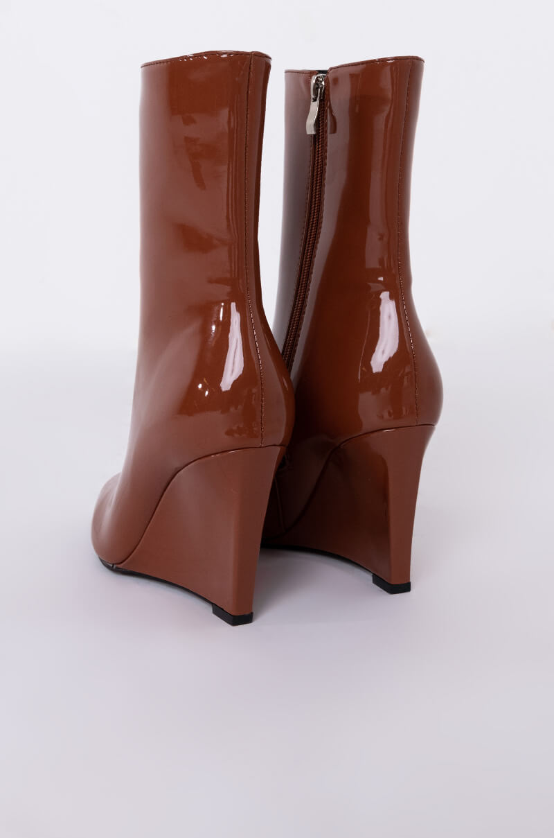 AZALEA WANG FIGURE IT OUT WEDGE BOOTIE IN CARAMEL