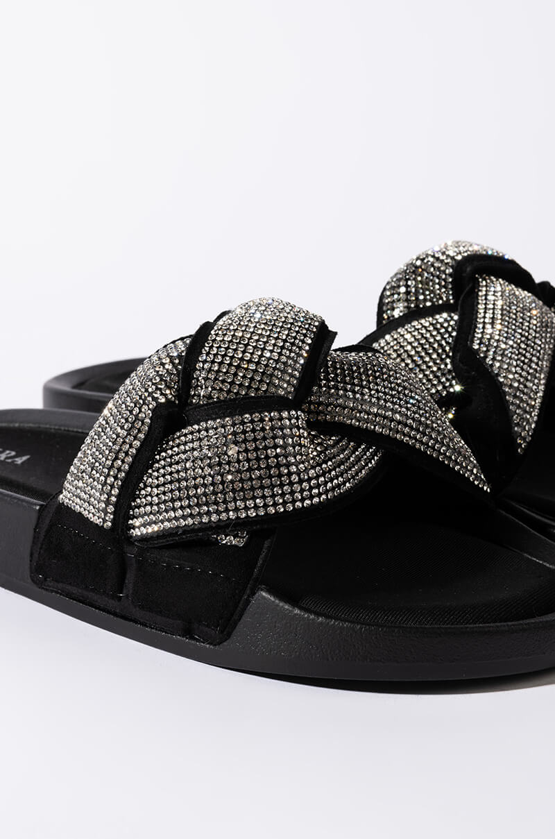 MAKE IT EASY FLAT SANDAL IN BLACK