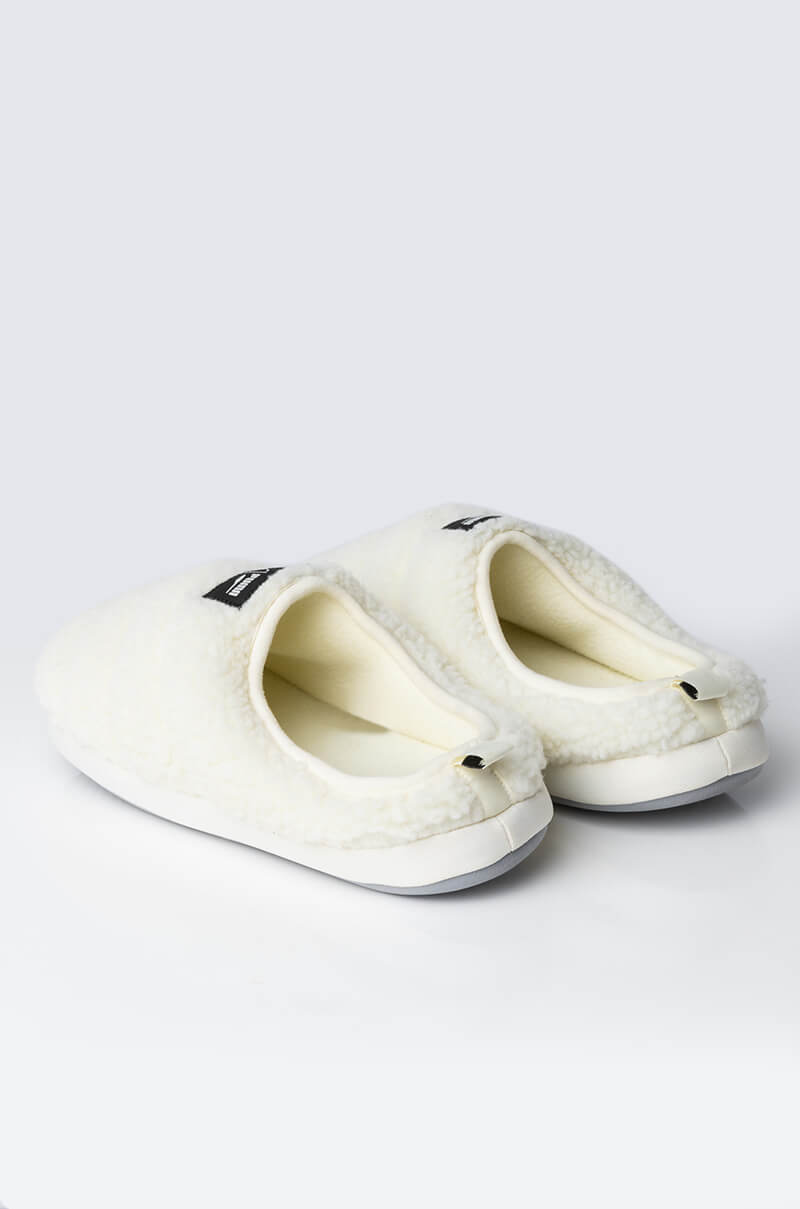 PUMA SCUFF SHERPA SLIPPER IN WHITE