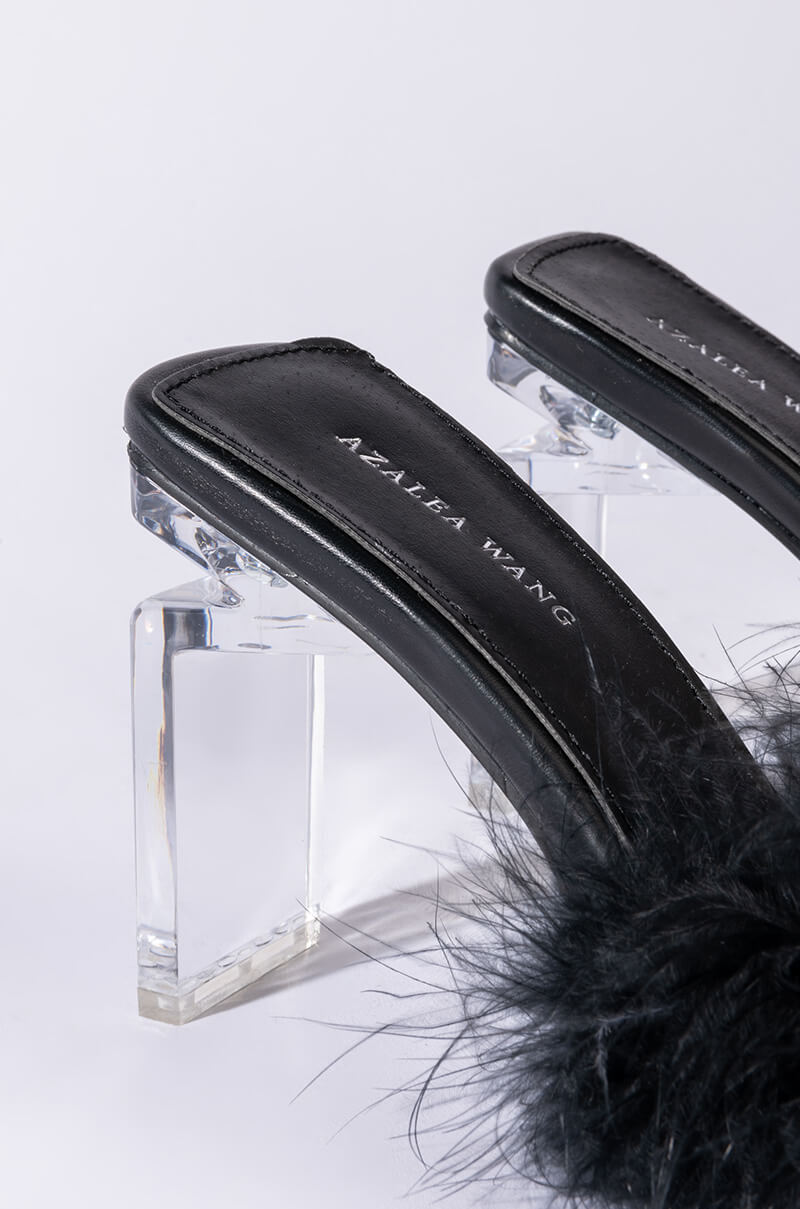 AZALEA WANG PILLOW TALK CHUNKY SANDAL IN BLACK