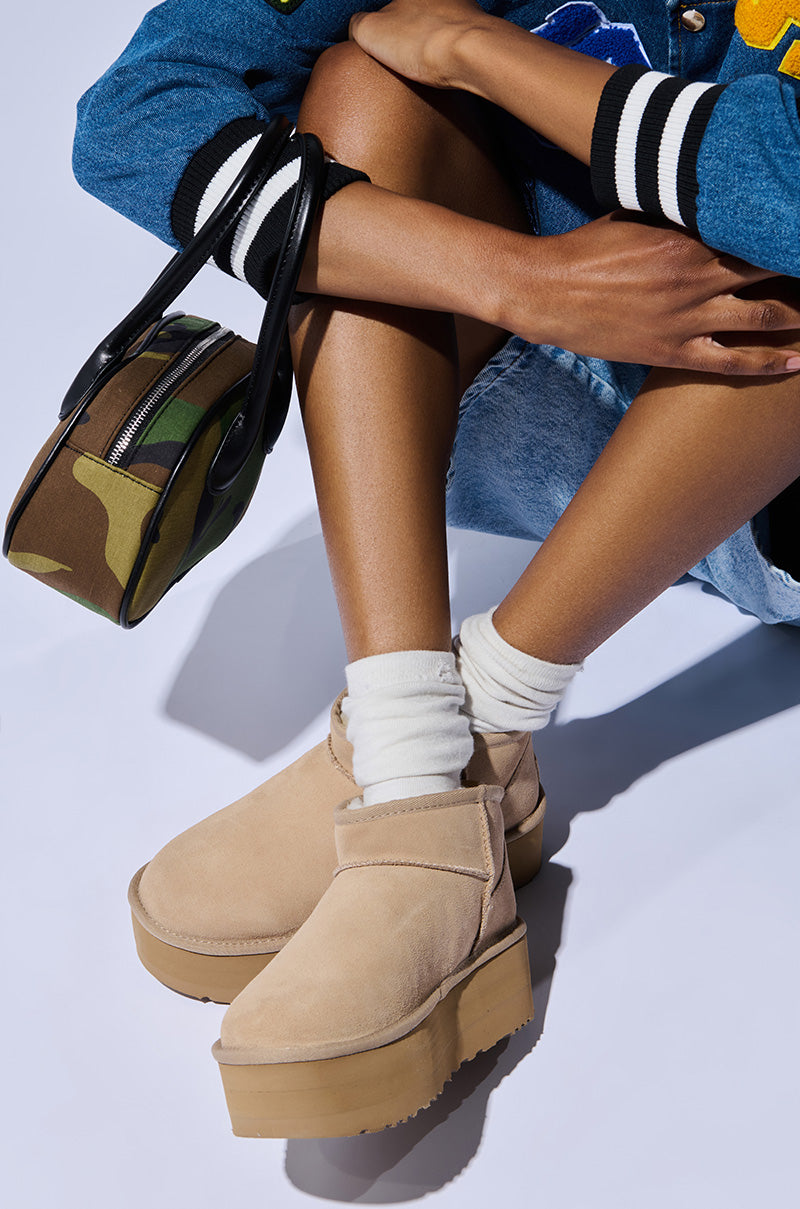 UGG CLASSIC ULTRA MINI PLATFORM IN SAND