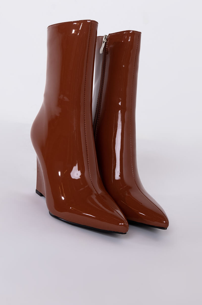 AZALEA WANG FIGURE IT OUT WEDGE BOOTIE IN CARAMEL