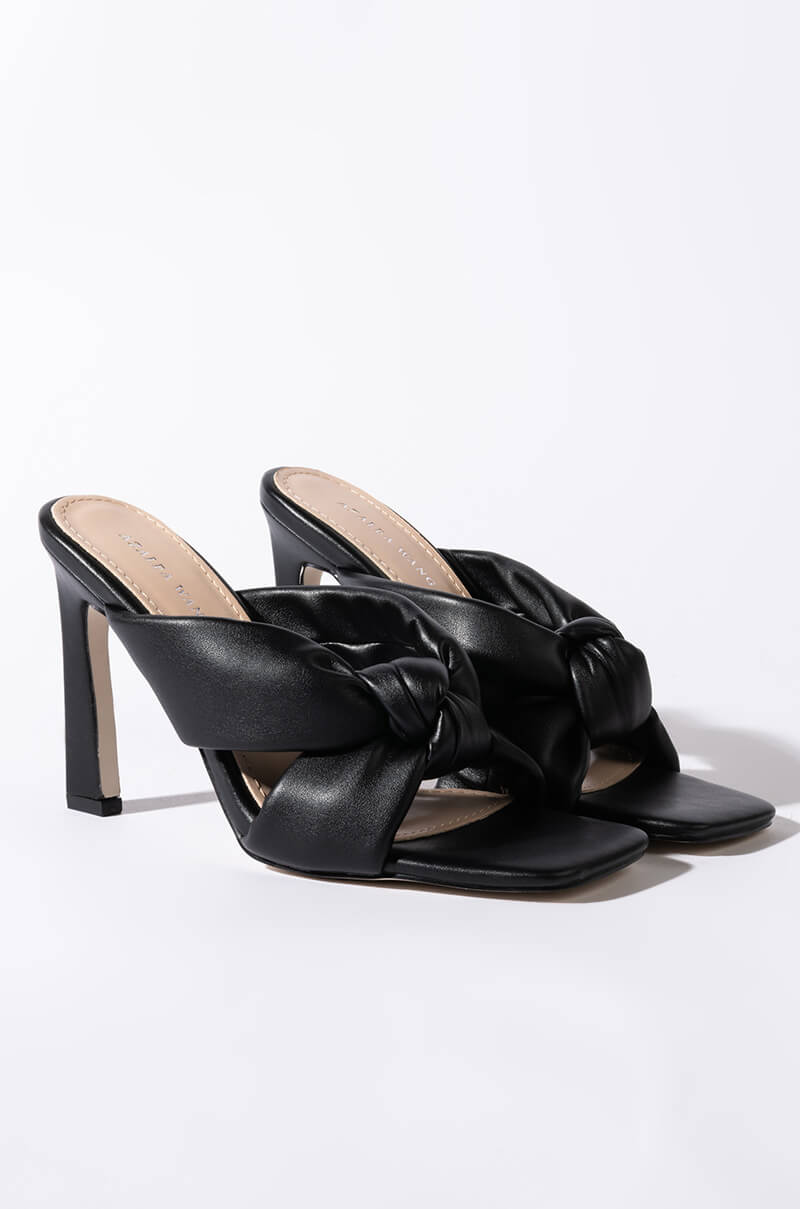 AZALEA WANG SWEET LIKE SUNDAY CHUNKY SANDAL IN BLACK