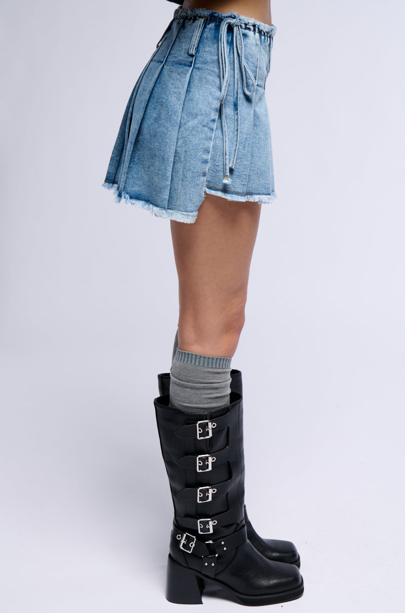 COOL GIRL PLEATED DISTRESSED MINI SKIRT