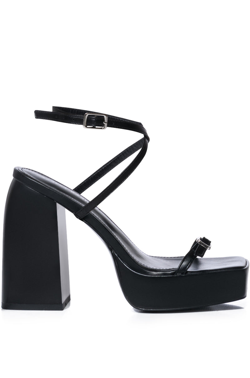 AZALEA WANG LENNOX 2 IN 1 STRAPPY SANDAL IN BLACK