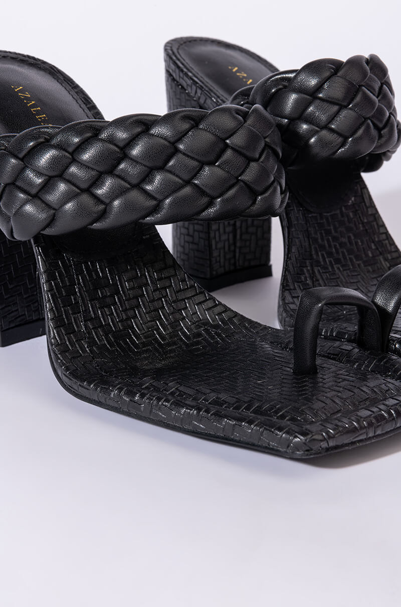 AZALEA WANG SOMETHING ABOUT YOU CHUNKY SANDAL IN BLACK