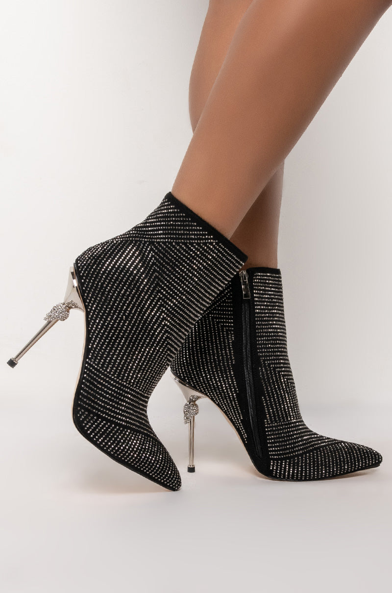 AZALEA WANG KNOCKOUT STILETTO BOOTIE IN BLACK