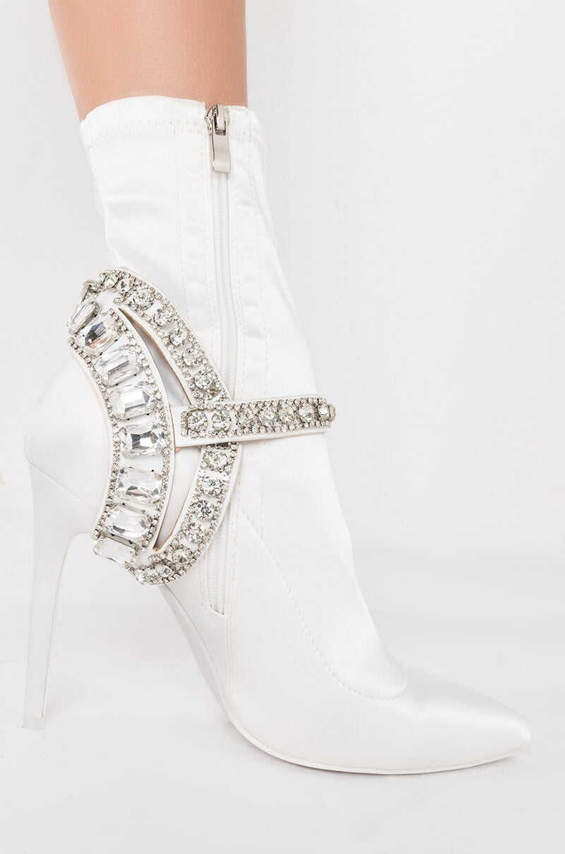 AZALEA WANG CAN'T DO IT LIKE I DO STILETTO BOOTIE IN WHITE