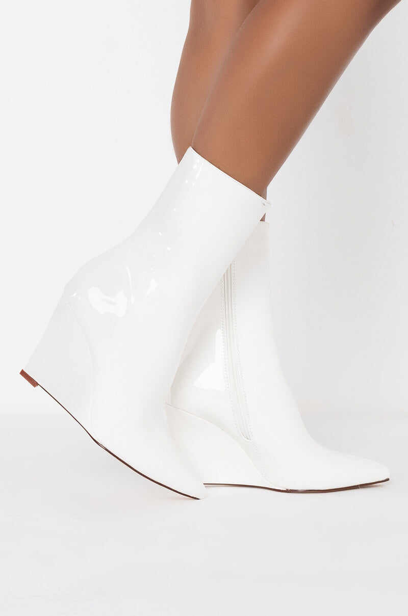 AZALEA WANG FIGURE IT OUT WEDGE BOOTIE IN WHITE