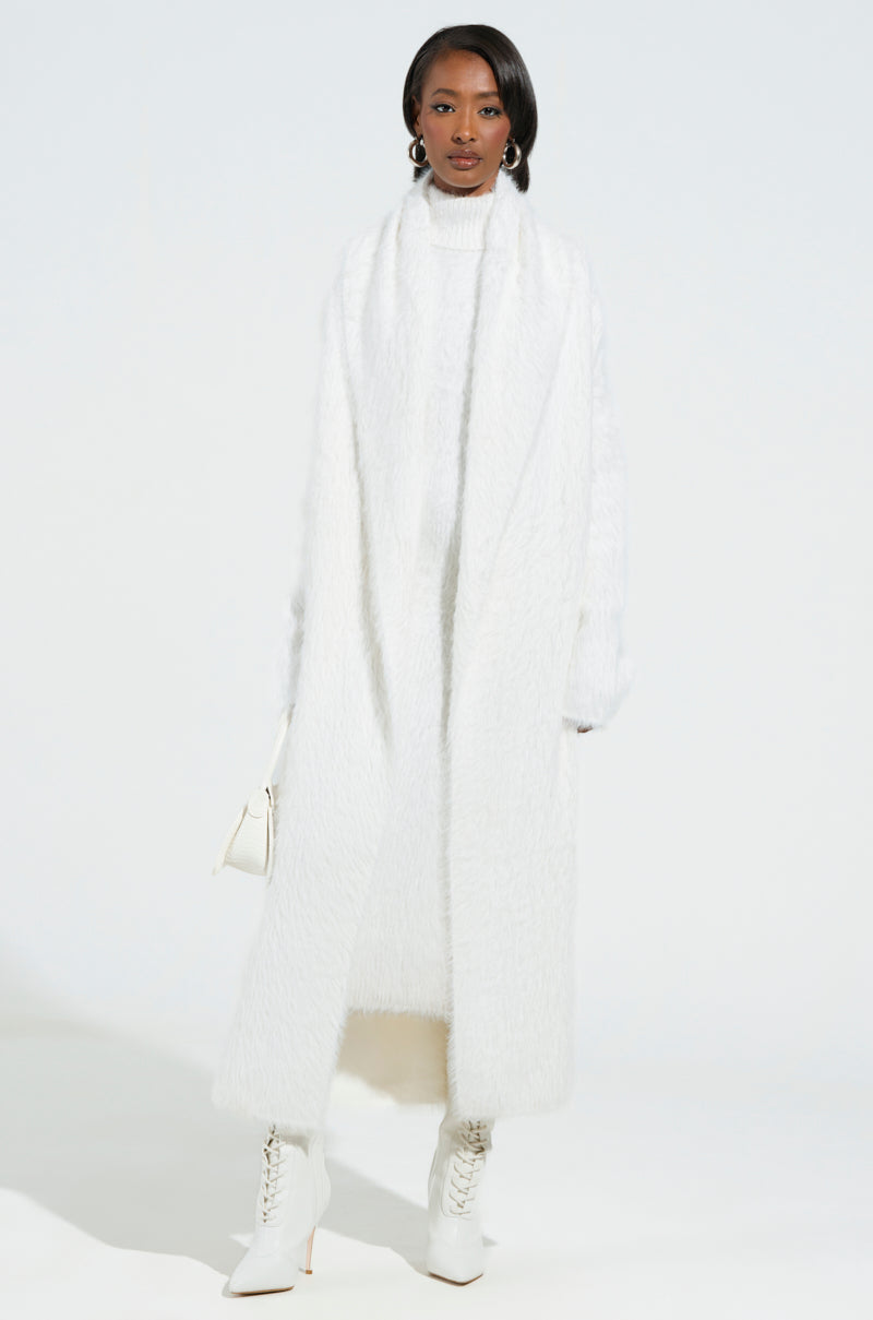 KYLIE FUZZY CARDIGAN IN WHITE