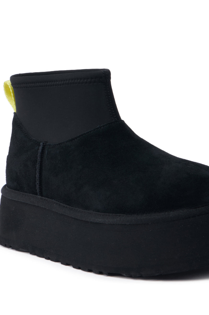 UGG CLASSIC MINI DIPPER IN BLACK