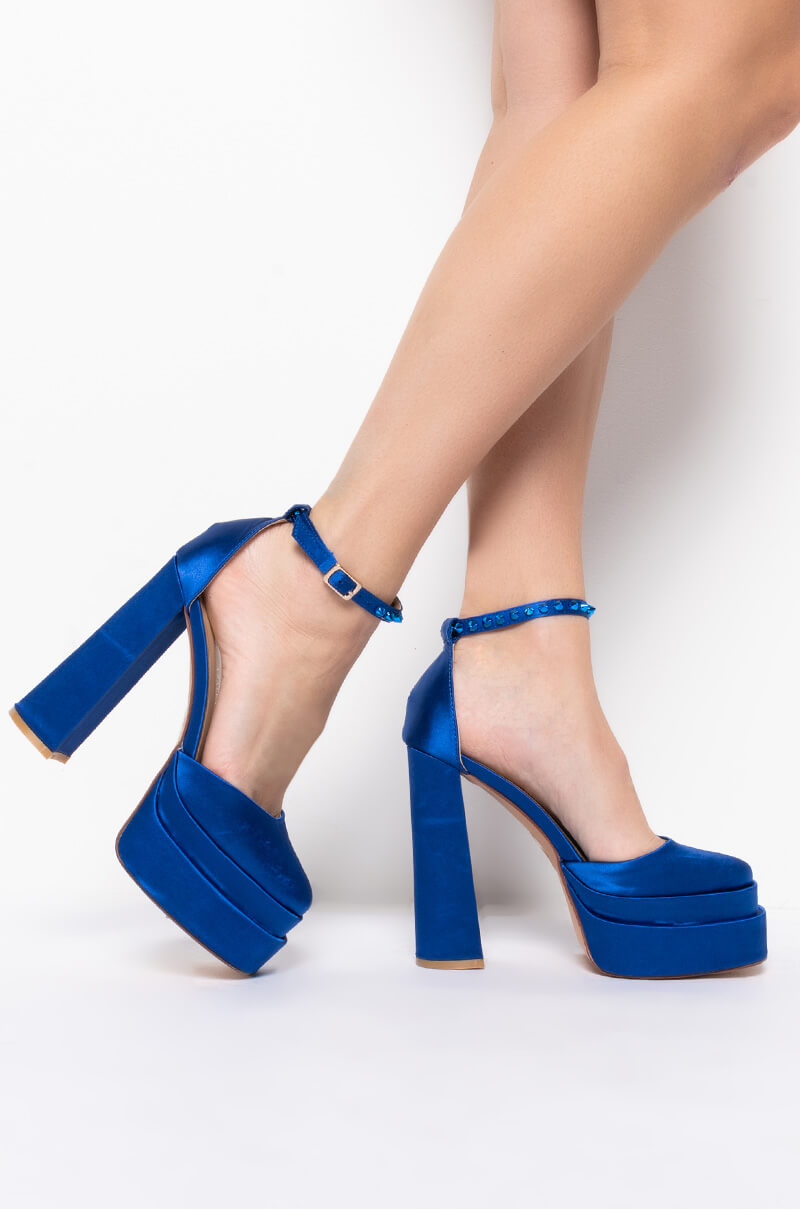 AZALEA WANG CITY ON FIRE CHUNKY PUMP IN BLUE