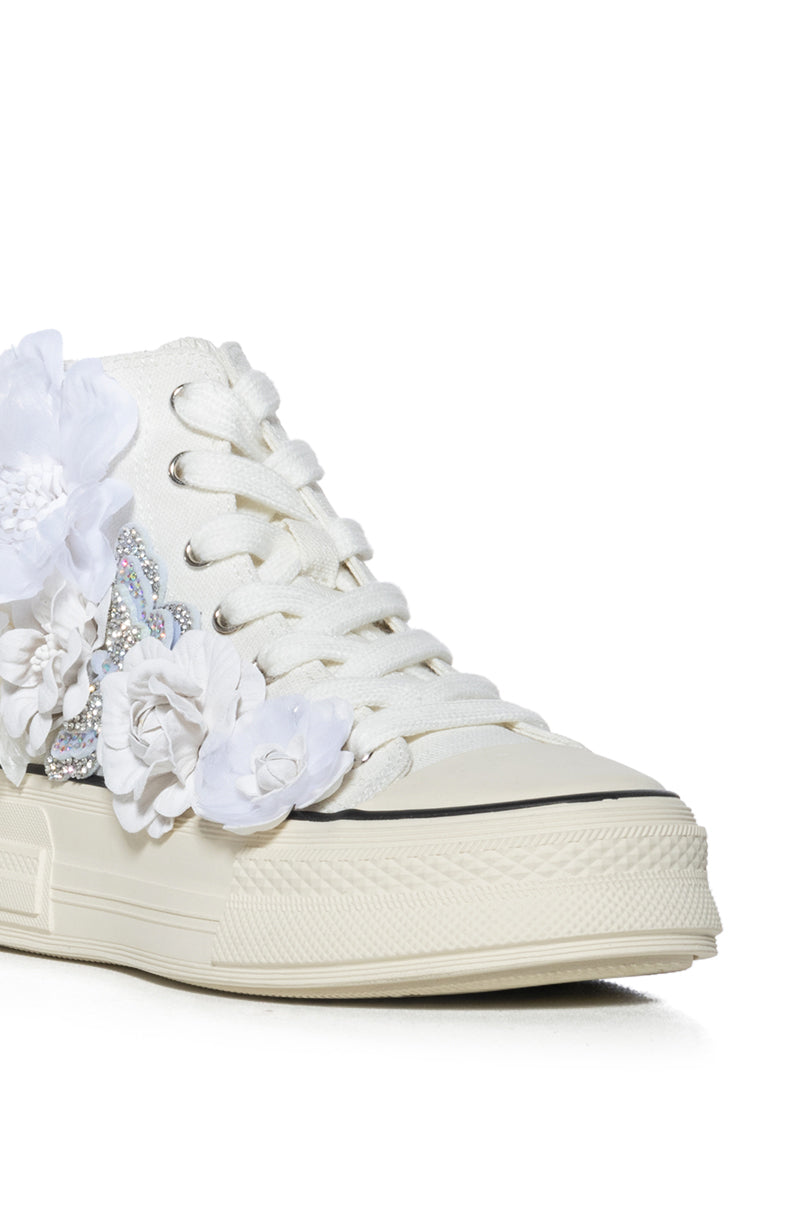 AZALEA WANG PENNY LANE FLOWER EMBELLISHED SNEAKER IN WHITE