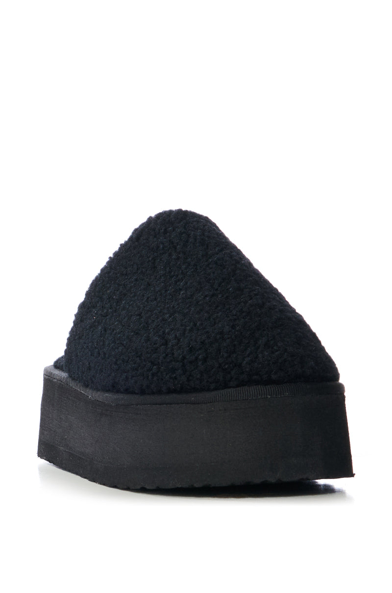 OFF THE CLOCK SHERPA BLACK SLIPPER