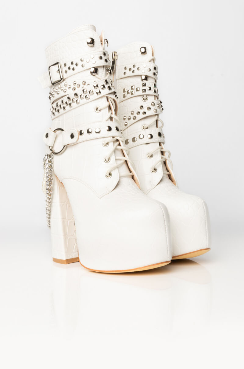 AZALEA WANG BAD DREAM CHUNKY BOOTIE IN WHITE