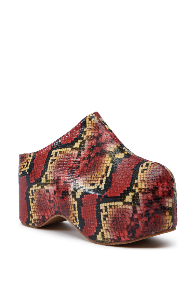 AZALEA WANG TEATREE RED SNAKE FLATFORM CLOGS