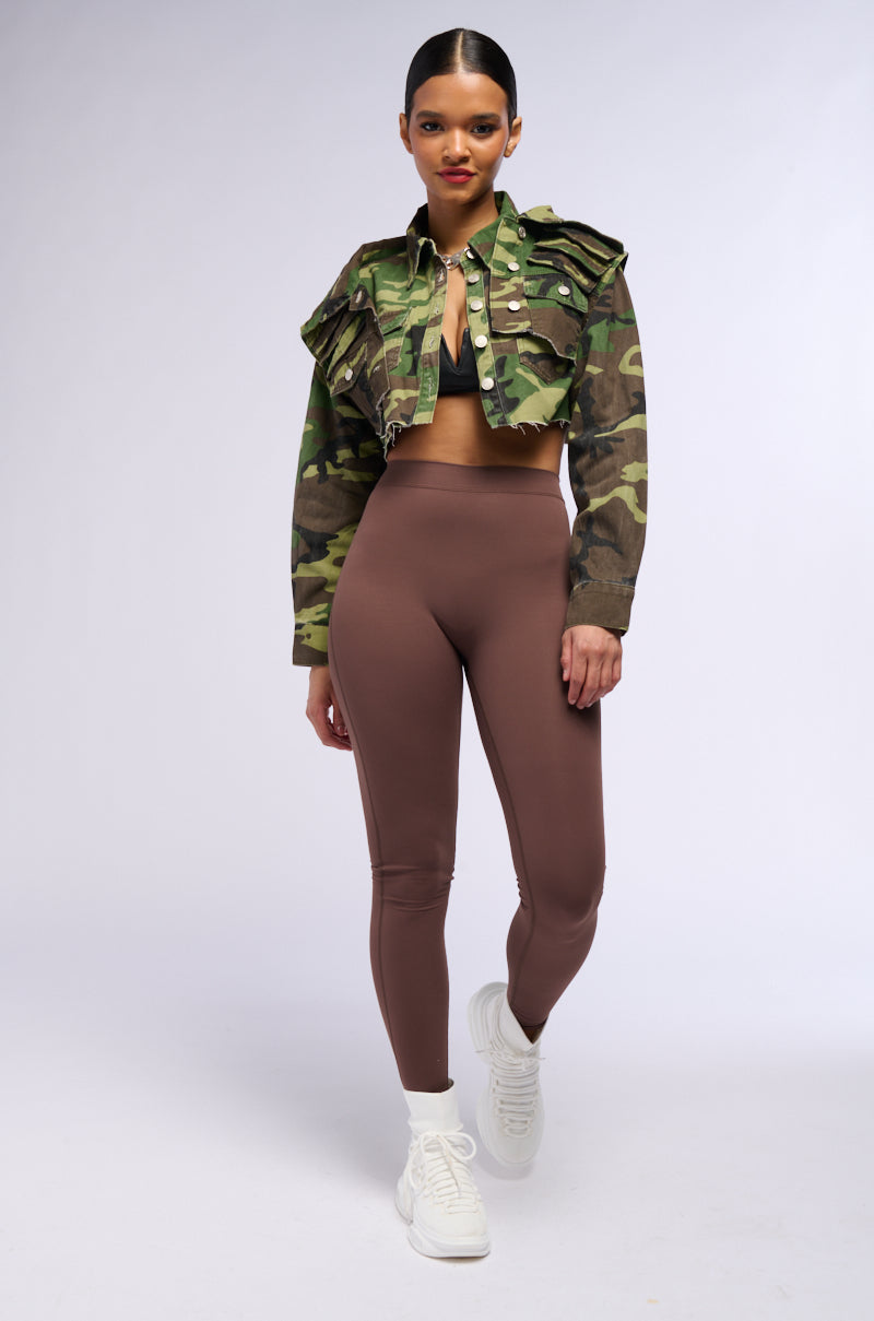 ON THE RUN RUCHED LEGGING IN BROWN