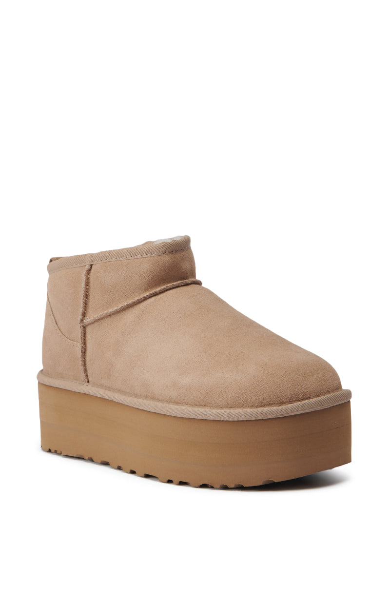 UGG CLASSIC ULTRA MINI PLATFORM IN SAND