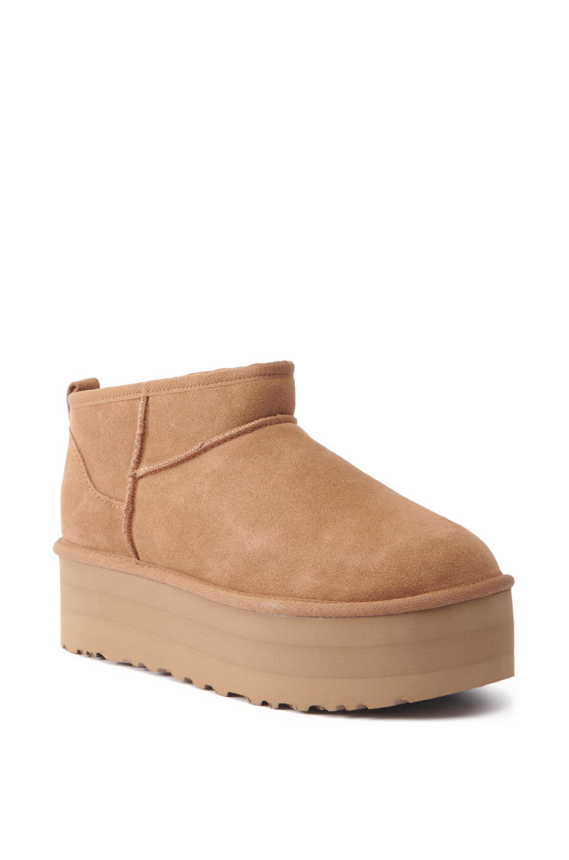 UGG CLASSIC ULTRA MINI PLATFORM IN CHESTNUT