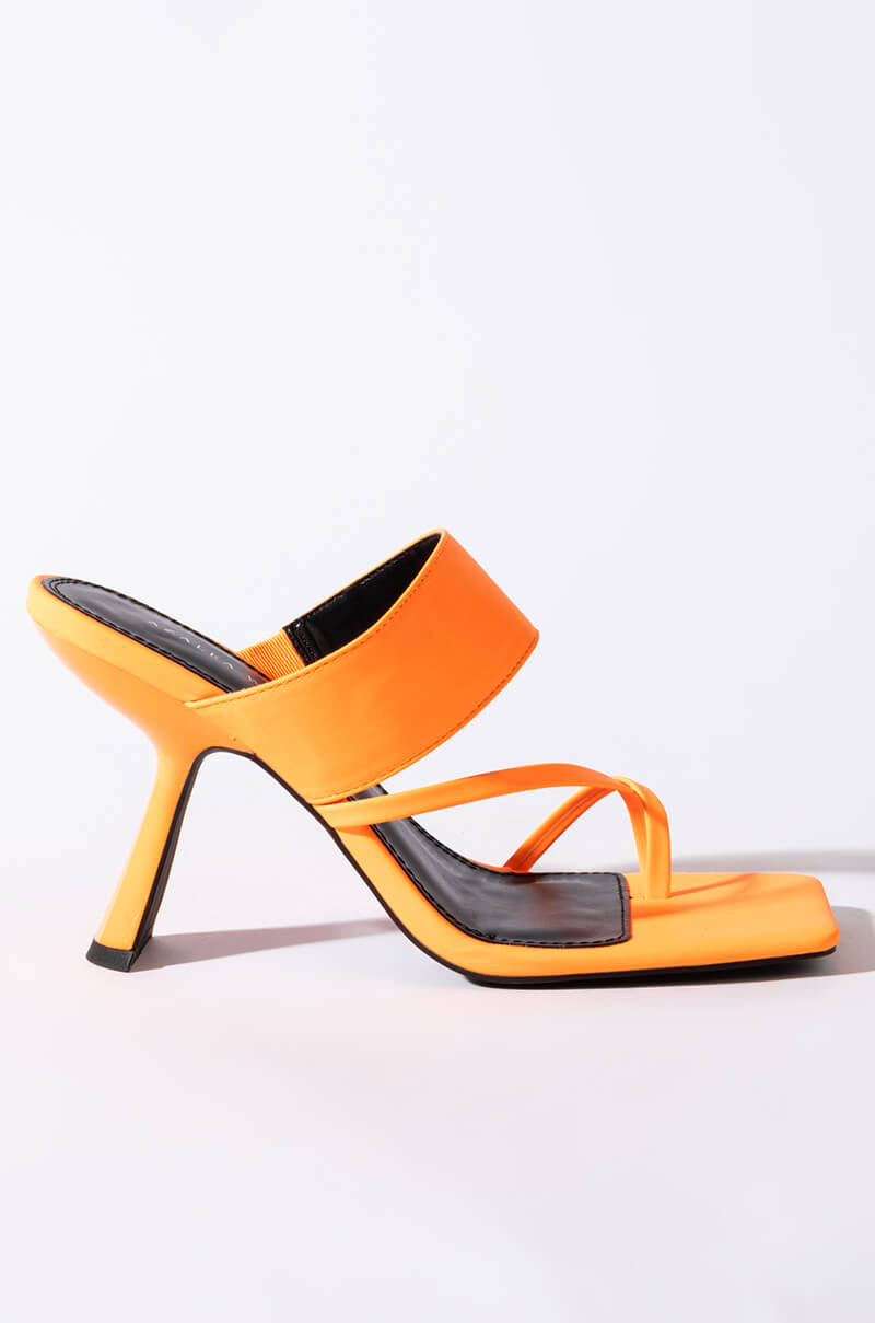 AZALEA WANG CITY DREAMS CHUNKY SANDAL IN ORANGE