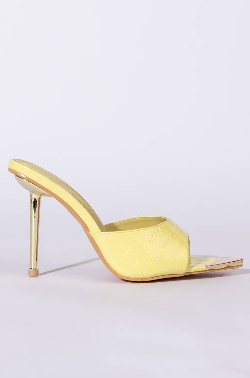 AZALEA WANG HEART ON OVERDRIVE STILETTO SANDAL IN LIME