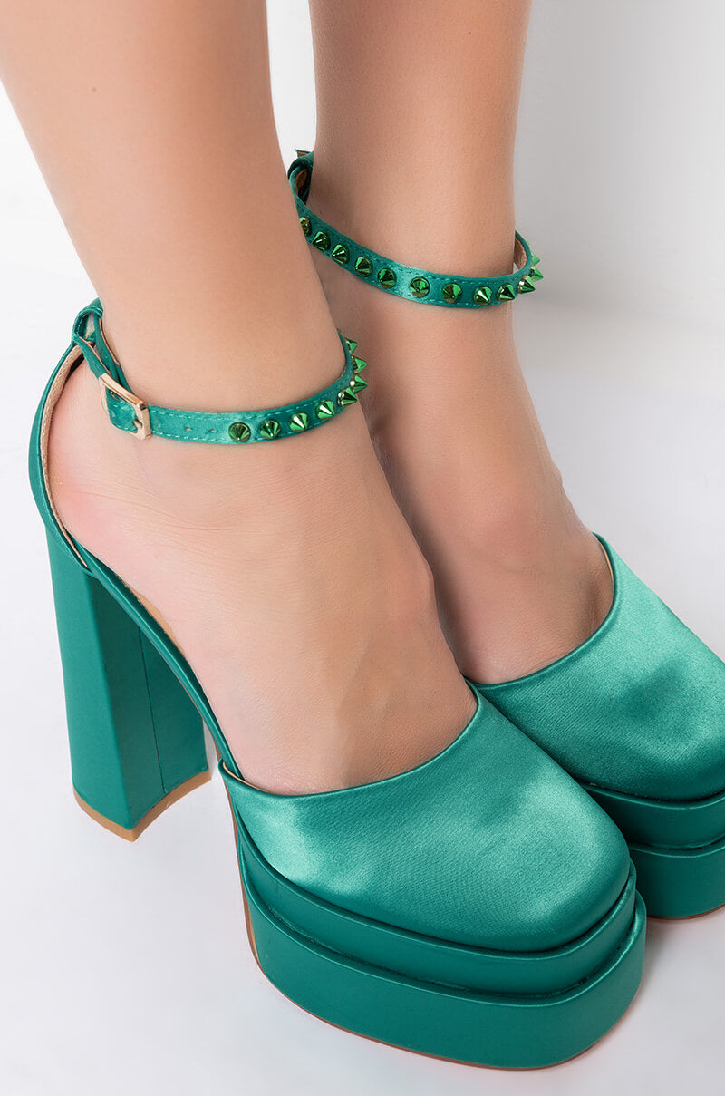 AZALEA WANG CITY ON FIRE CHUNKY PUMP IN GREEN