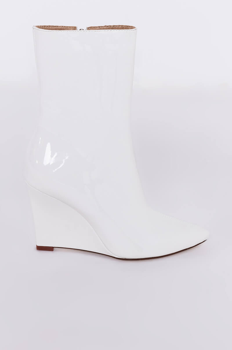 AZALEA WANG FIGURE IT OUT WEDGE BOOTIE IN WHITE