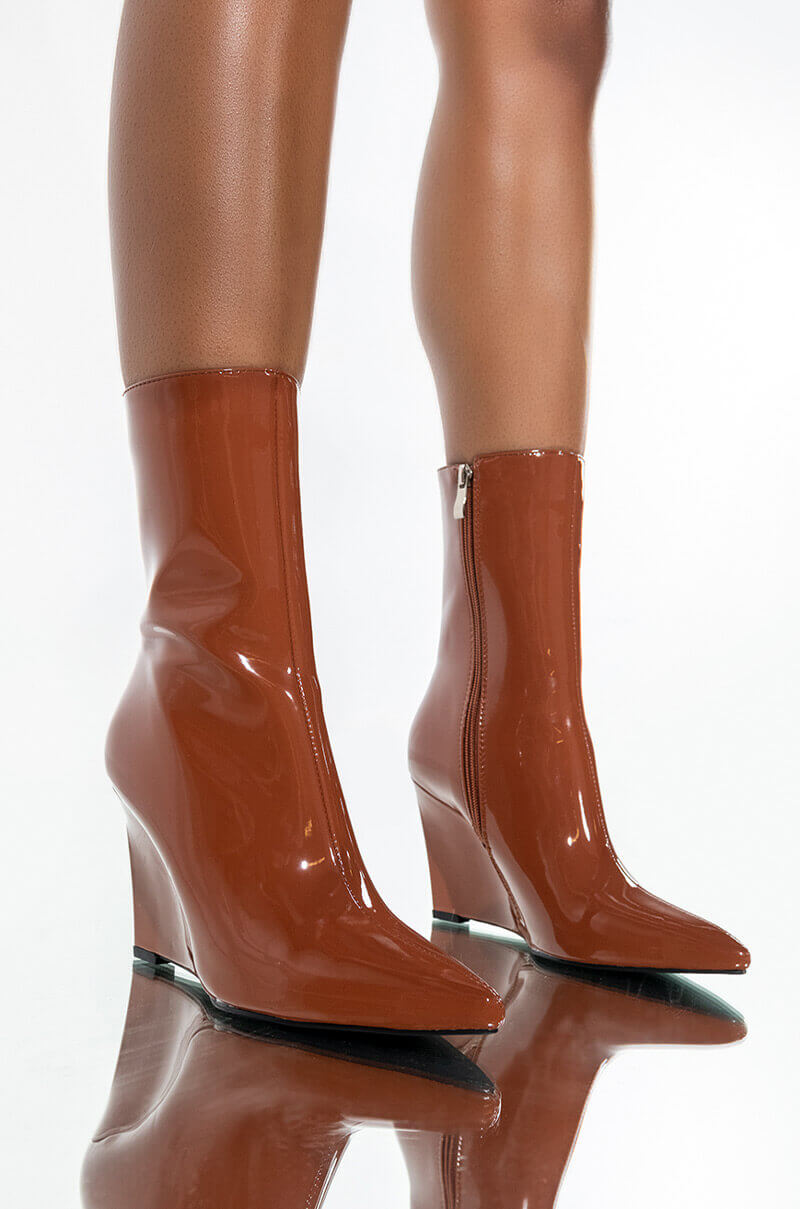 AZALEA WANG FIGURE IT OUT WEDGE BOOTIE IN CARAMEL