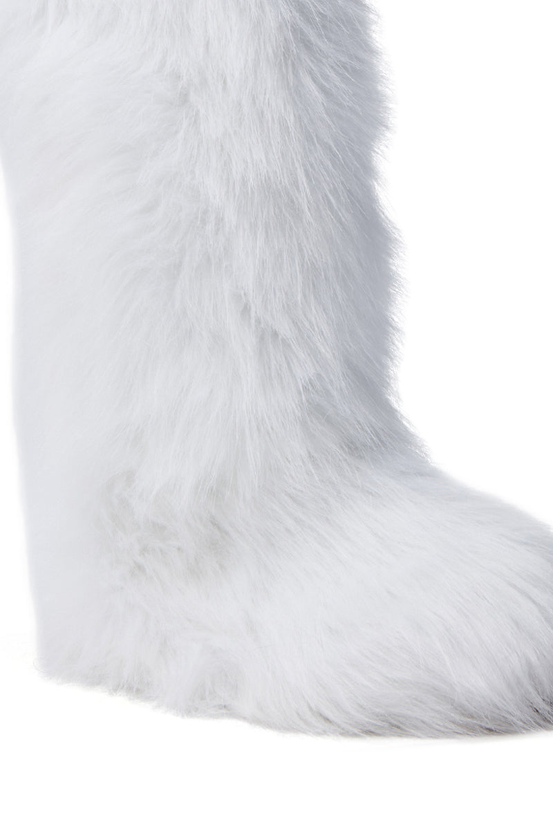 FONDA WHITE FLAT BOOT